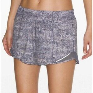 Lululemon hottie hot 4’ shorts- Frozen Vista Alpine White Arctic Grey- size 6